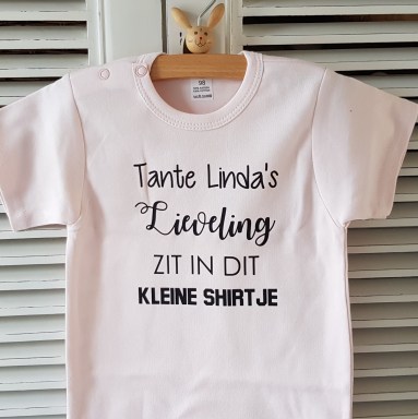 Shirtje Tante haar lieveling zit in dit kleine shirtje. Kan met naam