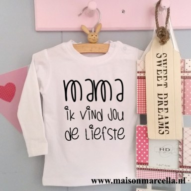Shirtjes met tekst Mama
