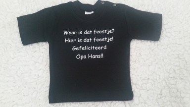 Shirtje Waar is dat feestje? Hier is dat feestje! Gefeliciteerd opa