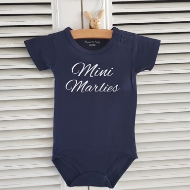 Baby rompertje blauw met tekst bedrukken origineel kraam cadeau mini met naam