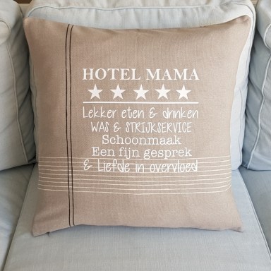 Kussenhoes met tekst bedrukt hotel mama