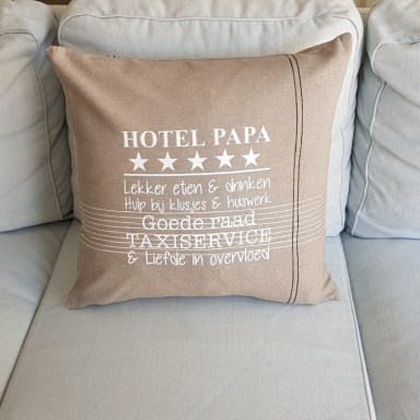 Kussenhoes met tekst bedrukt hotel papa