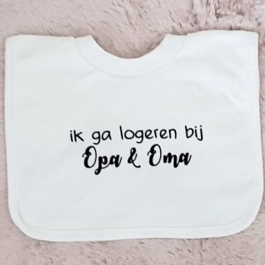 Baby Slabbetje met tekst-  ik ga logeren bij opa en oma
