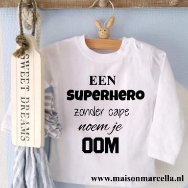 Baby shirtjes met tekst bedrukken Een superhero zonder cape noem je Oom kan met naam
