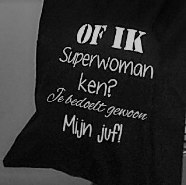 Tas Of ik superwoman ken? Je bedoelt gewoon mijn juf ... kan met naam